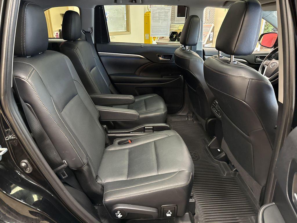 used 2019 Toyota Highlander Hybrid car, priced at $36,558