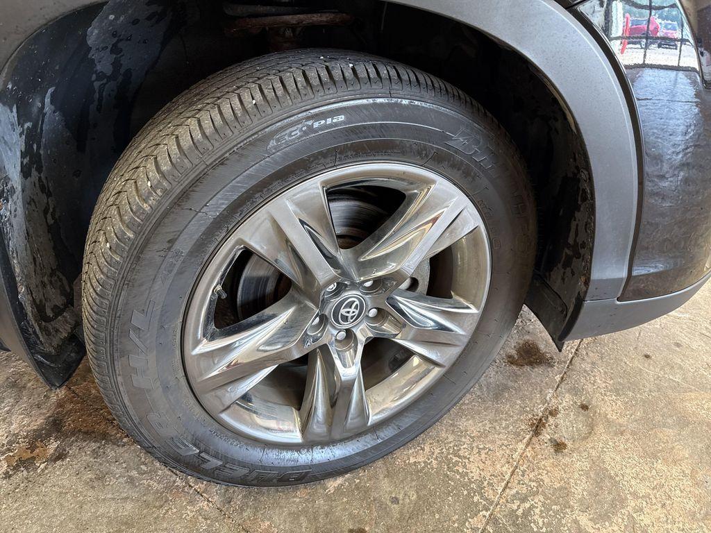used 2019 Toyota Highlander Hybrid car, priced at $36,558