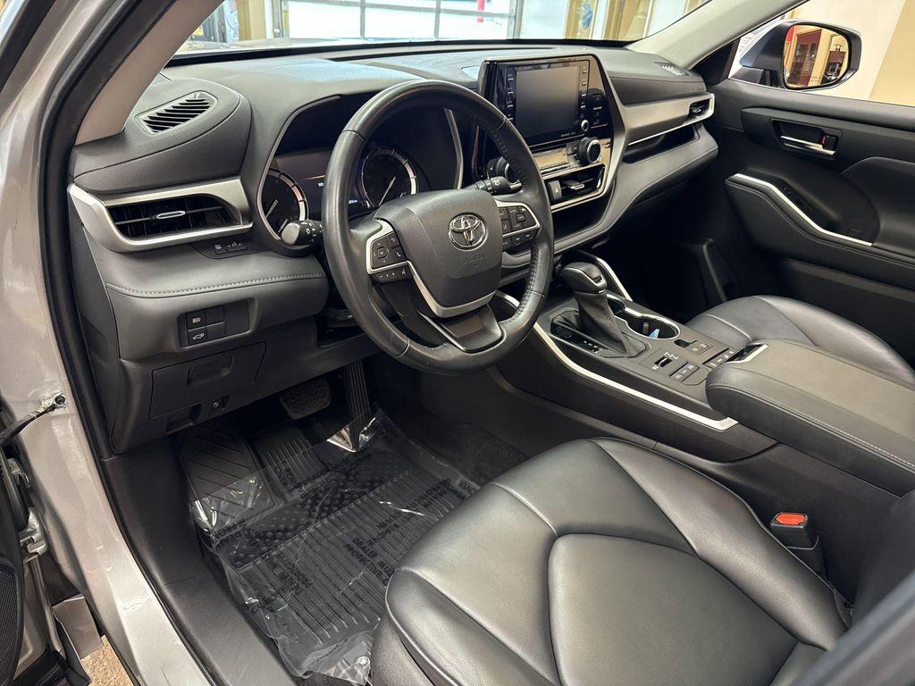 used 2022 Toyota Highlander car, priced at $36,934