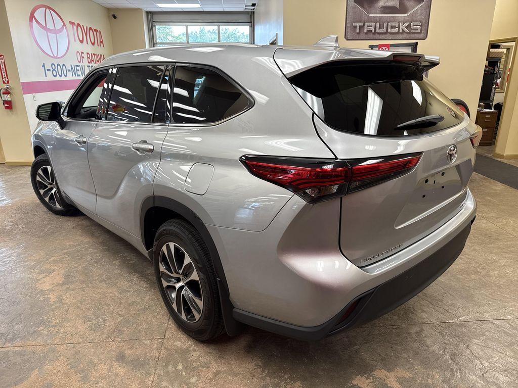 used 2022 Toyota Highlander car, priced at $36,934