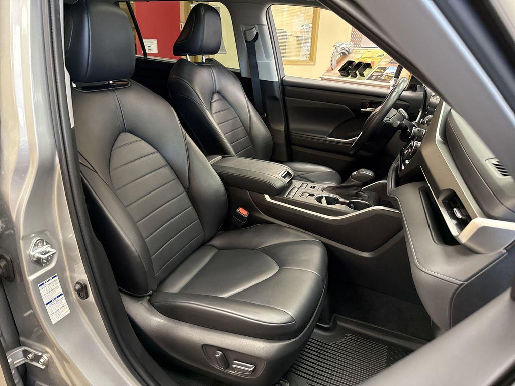 used 2022 Toyota Highlander car, priced at $36,934