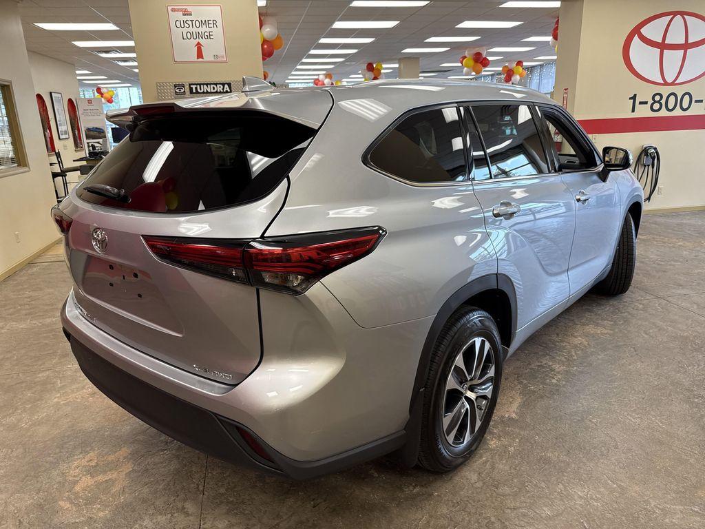 used 2022 Toyota Highlander car, priced at $36,934
