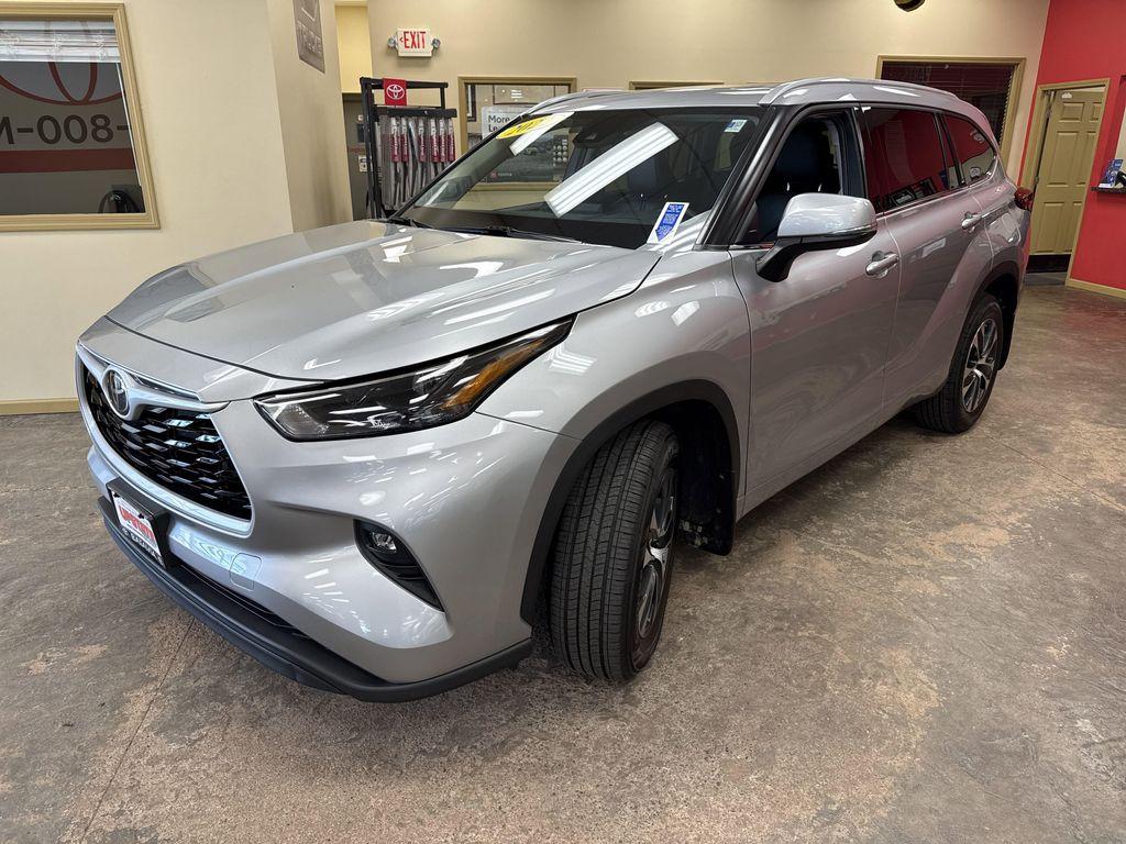 used 2022 Toyota Highlander car, priced at $36,934