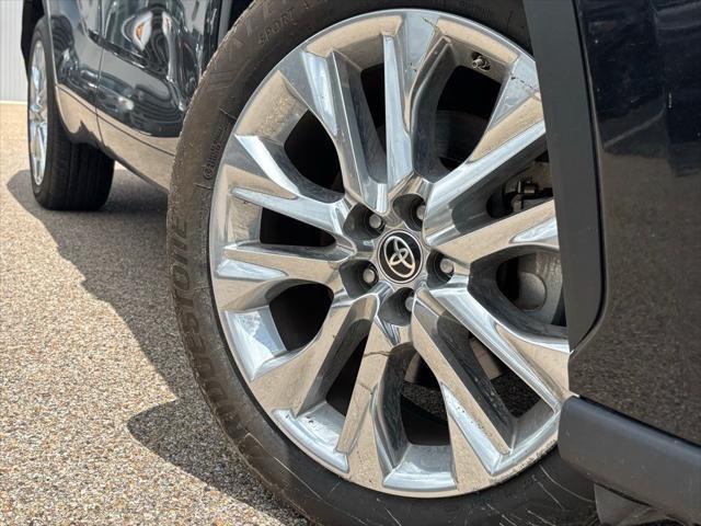 used 2020 Toyota Highlander car, priced at $33,727