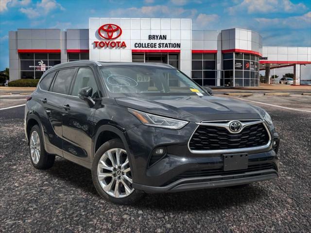 used 2020 Toyota Highlander car, priced at $33,727