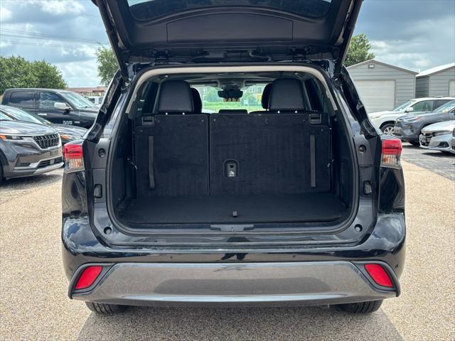 used 2020 Toyota Highlander car, priced at $33,727
