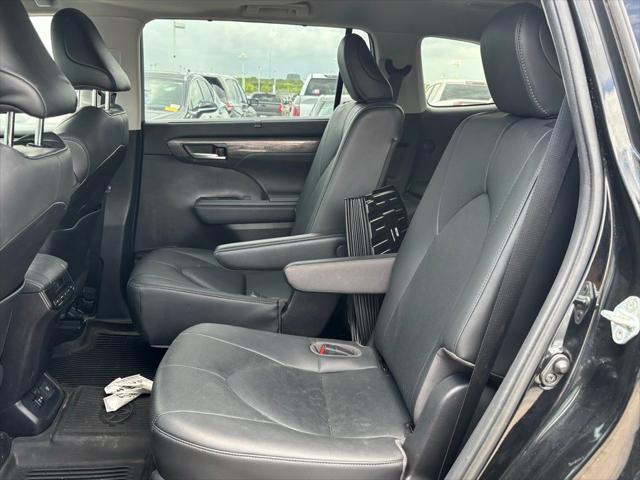 used 2020 Toyota Highlander car, priced at $33,727