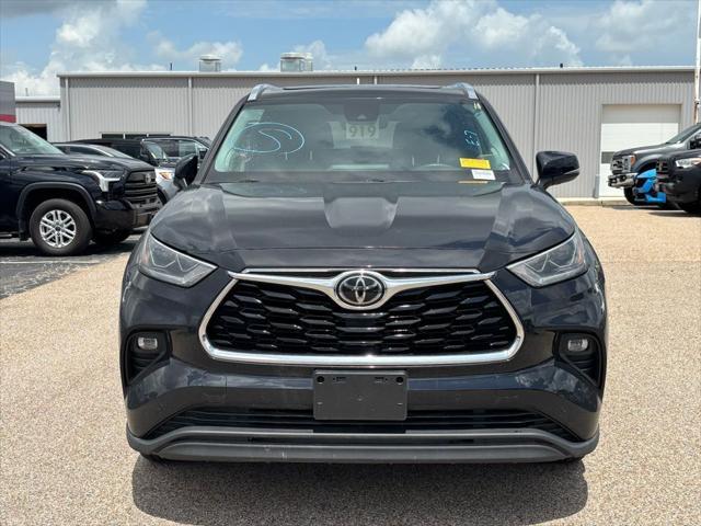 used 2020 Toyota Highlander car, priced at $33,727