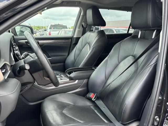 used 2020 Toyota Highlander car, priced at $33,727