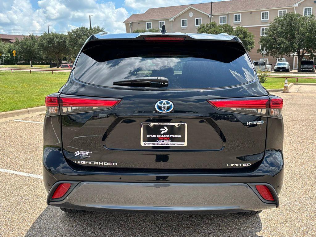 used 2021 Toyota Highlander Hybrid car, priced at $35,991