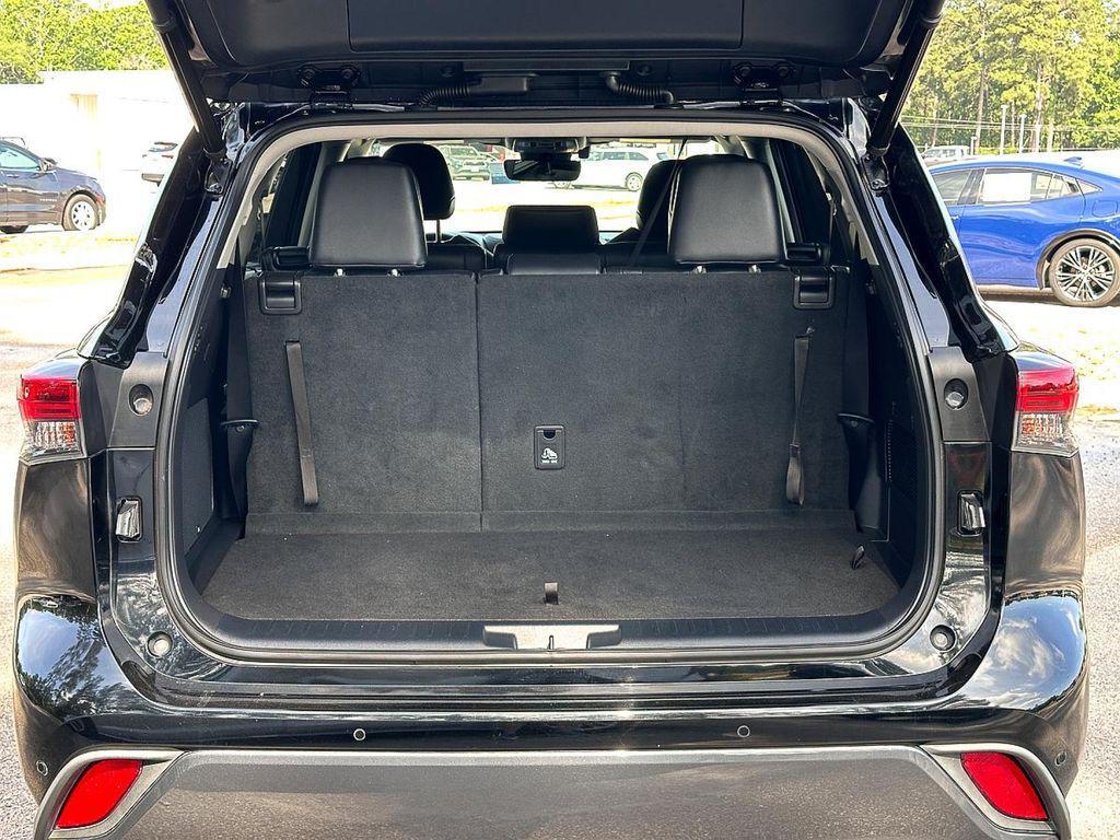 used 2021 Toyota Highlander Hybrid car, priced at $35,991