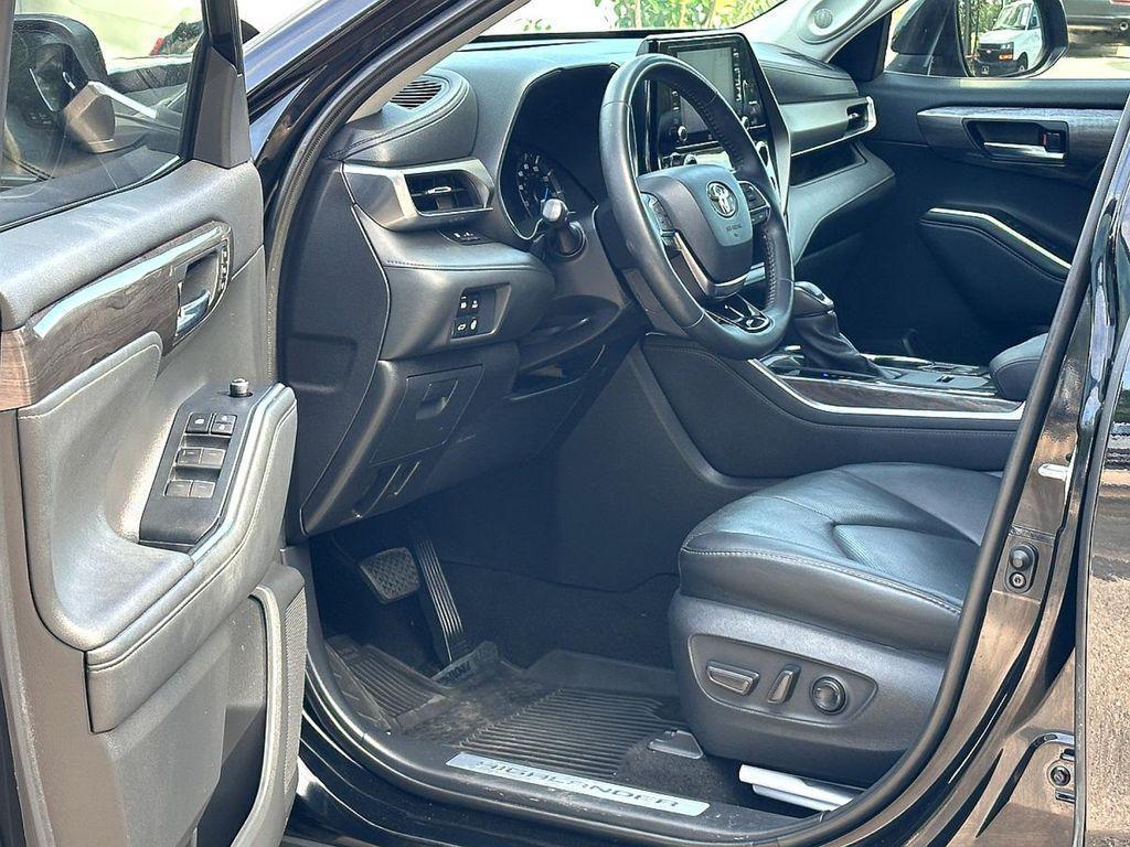 used 2021 Toyota Highlander Hybrid car, priced at $35,991
