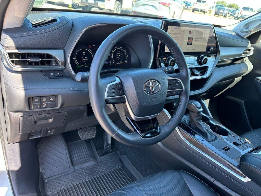 used 2024 Toyota Highlander Hybrid car, priced at $55,003