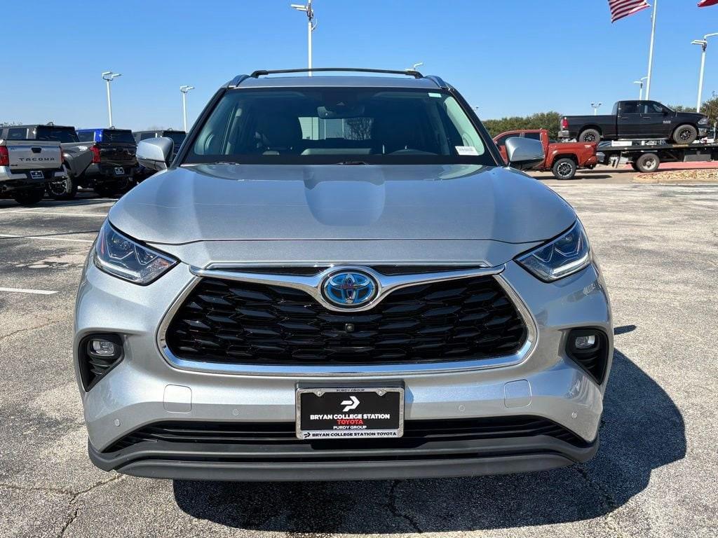 used 2024 Toyota Highlander Hybrid car, priced at $55,003