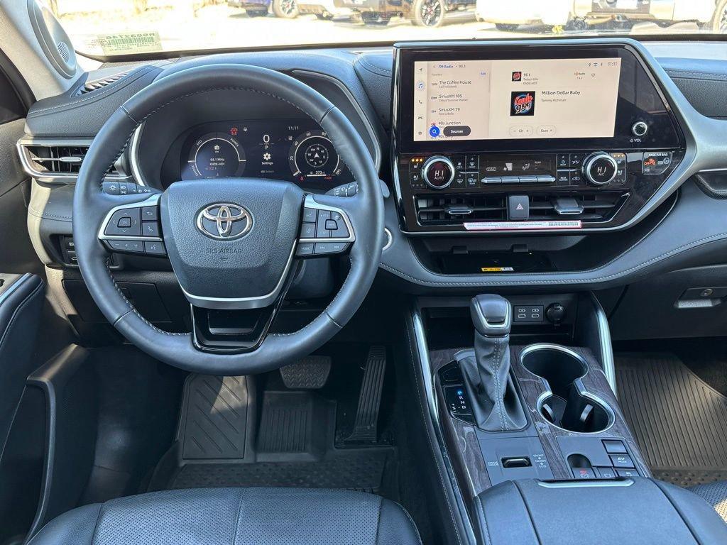 used 2024 Toyota Highlander Hybrid car, priced at $55,003