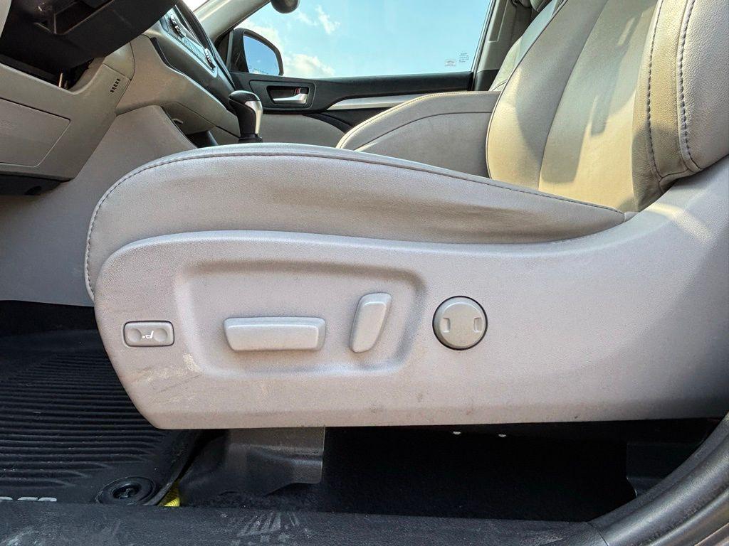 used 2019 Toyota Highlander car, priced at $26,991