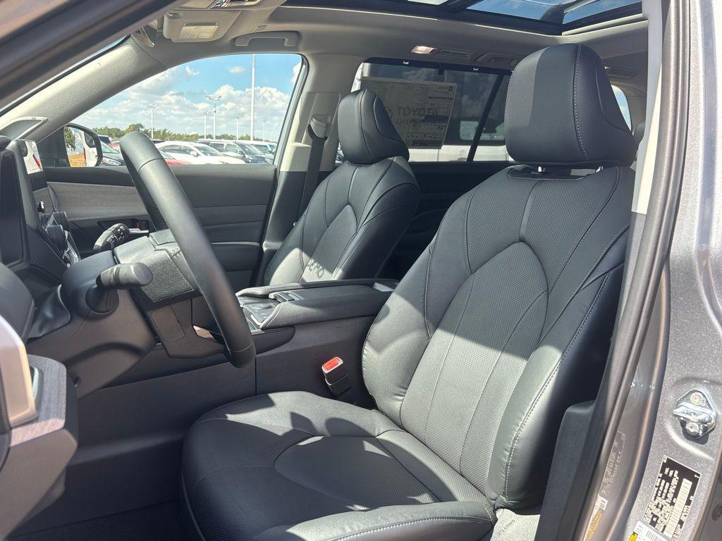 new 2025 Toyota Grand Highlander car, priced at $55,084