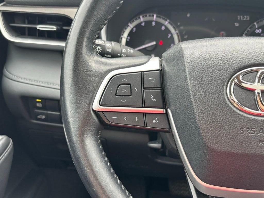 used 2022 Toyota Highlander car, priced at $35,271