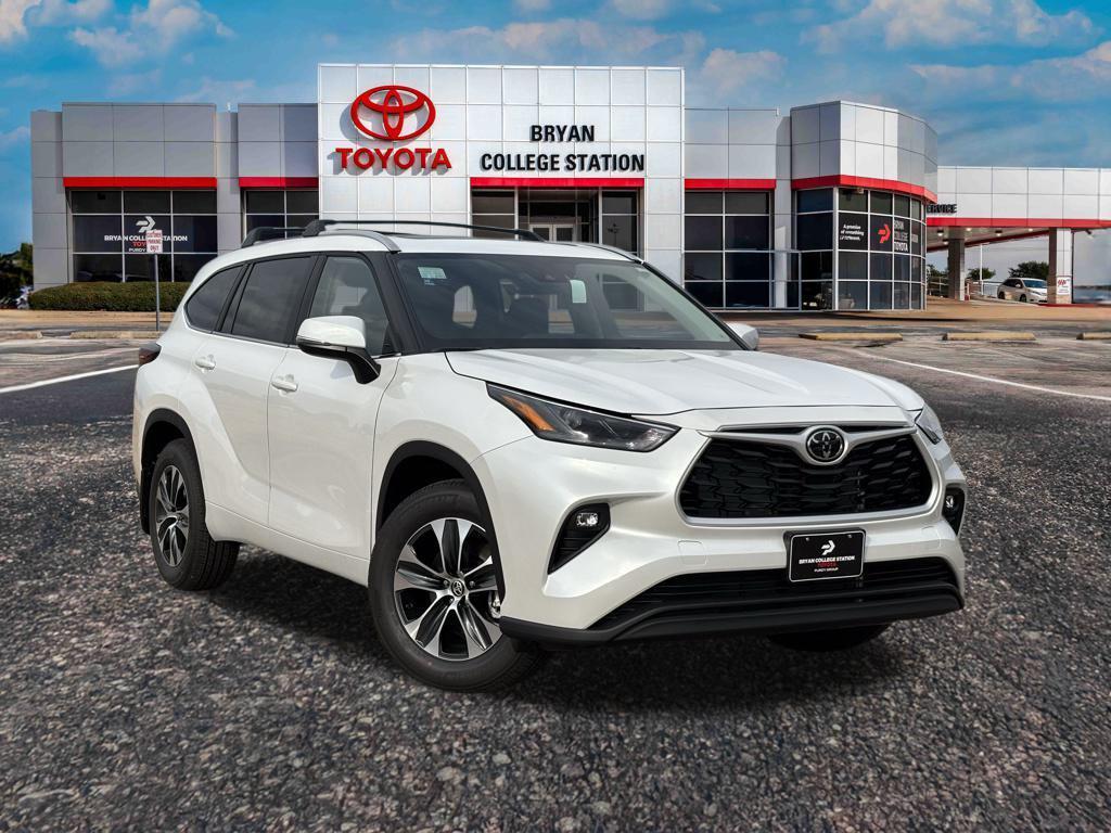 new 2025 Toyota Highlander car, priced at $48,146