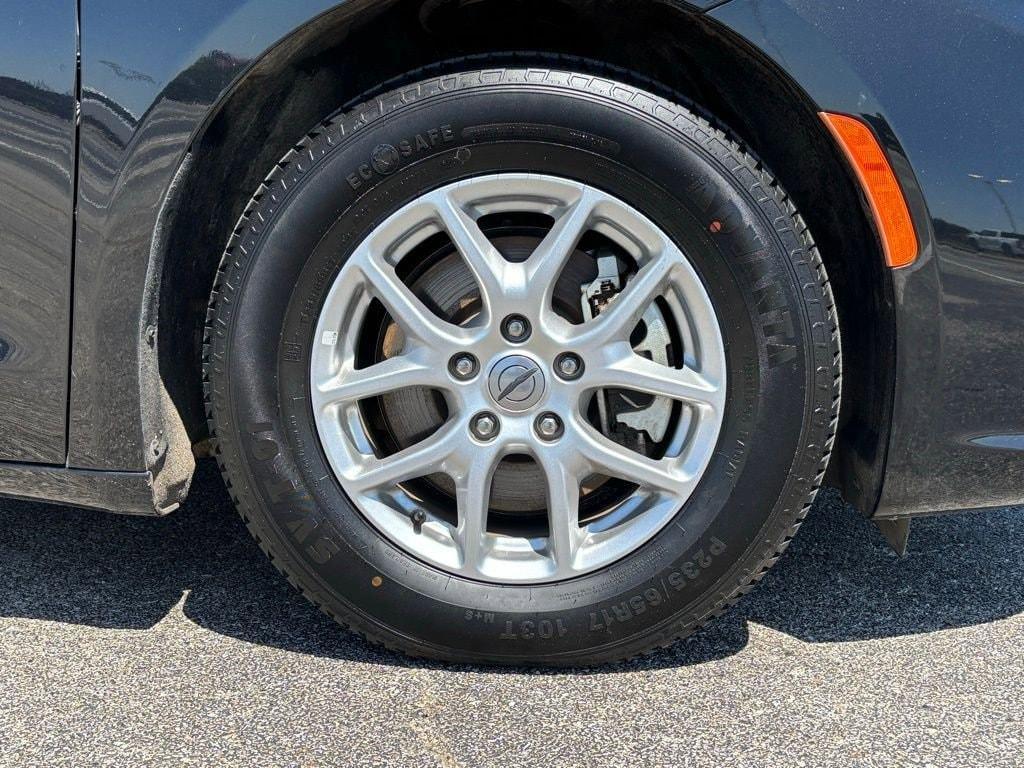 used 2023 Chrysler Pacifica car, priced at $22,093