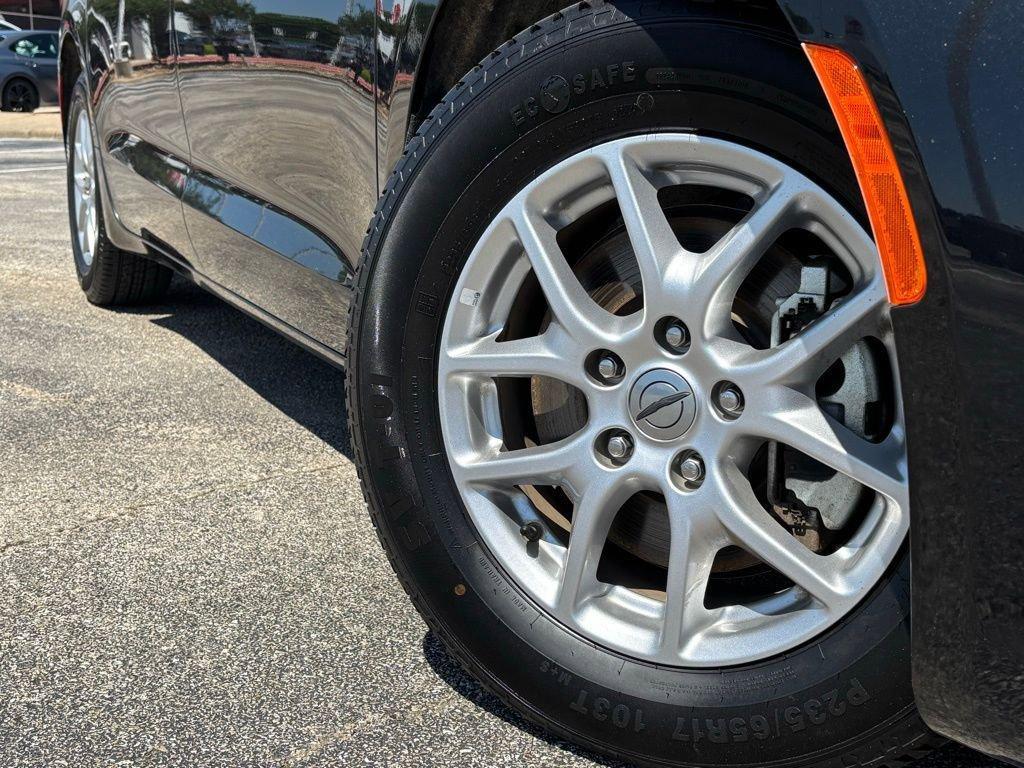 used 2023 Chrysler Pacifica car, priced at $22,093