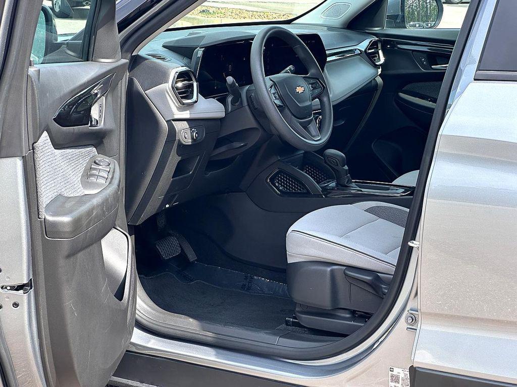 used 2025 Chevrolet TrailBlazer car, priced at $25,991