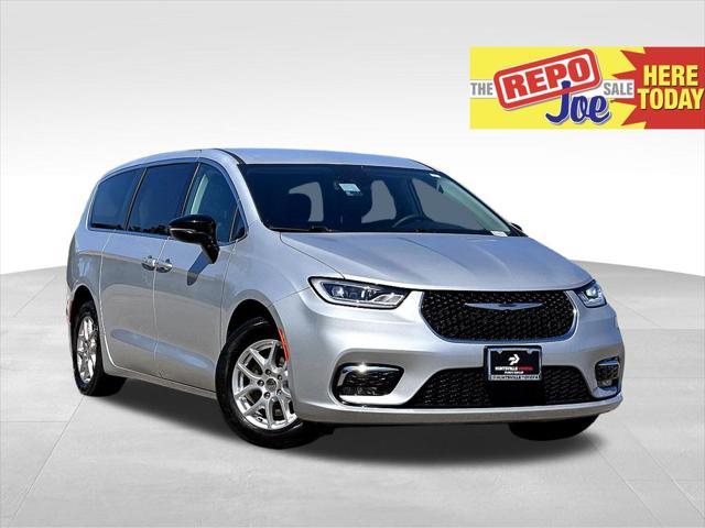used 2024 Chrysler Pacifica car, priced at $31,389