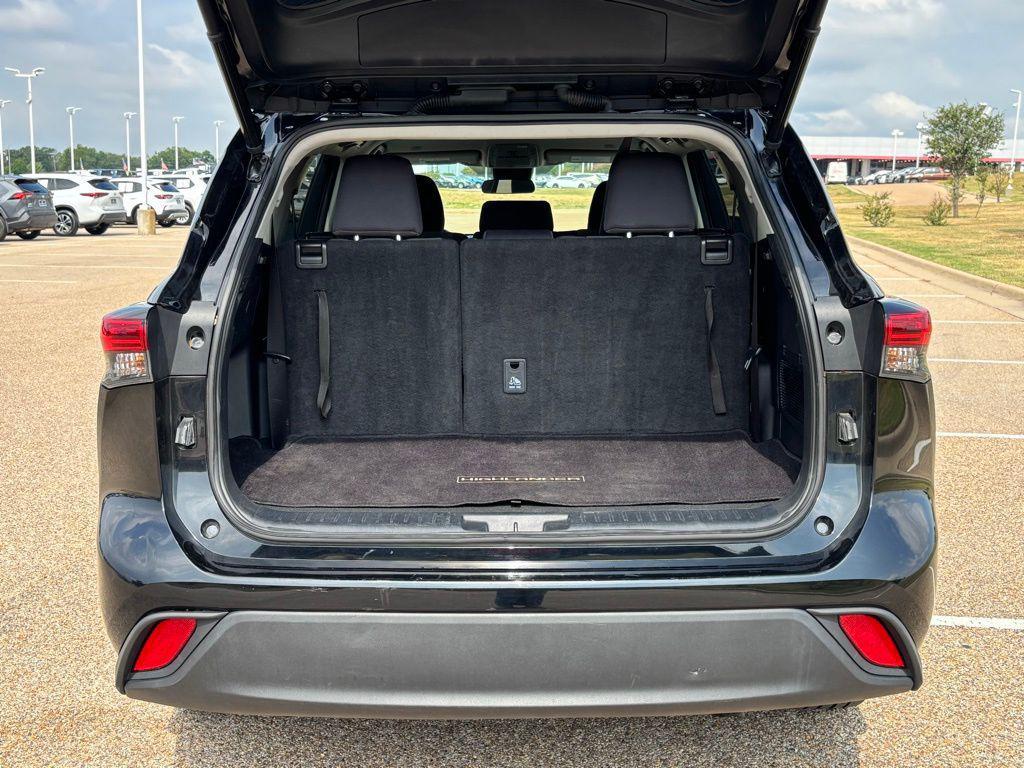 used 2023 Toyota Highlander car, priced at $33,759