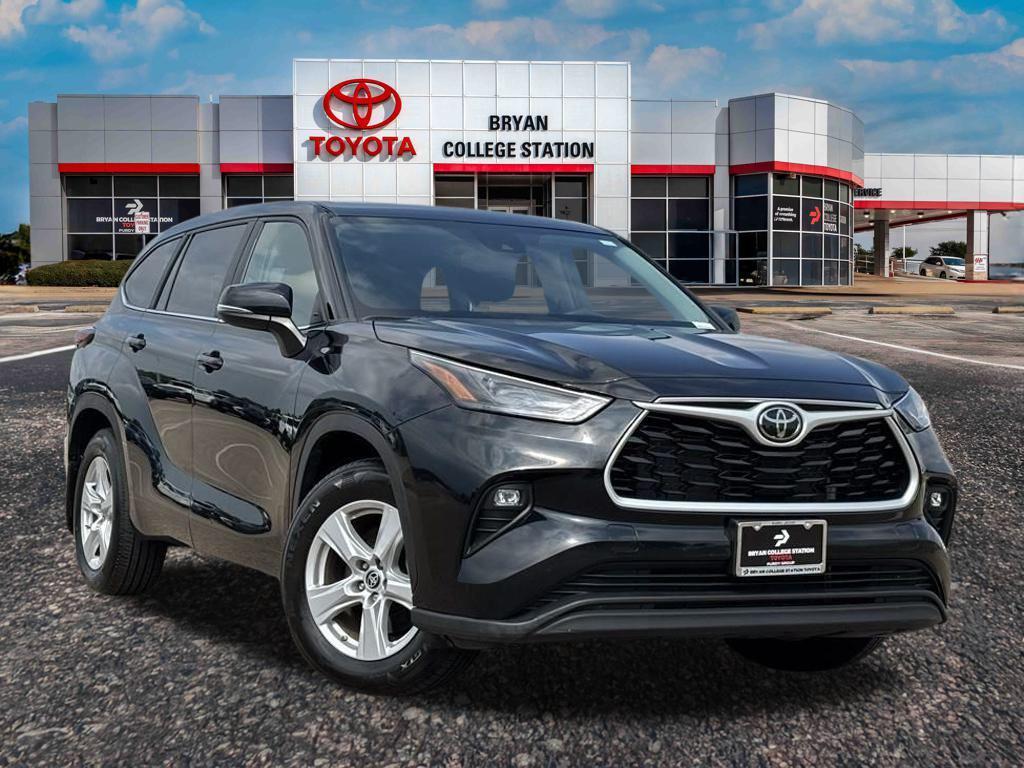 used 2023 Toyota Highlander car, priced at $31,311