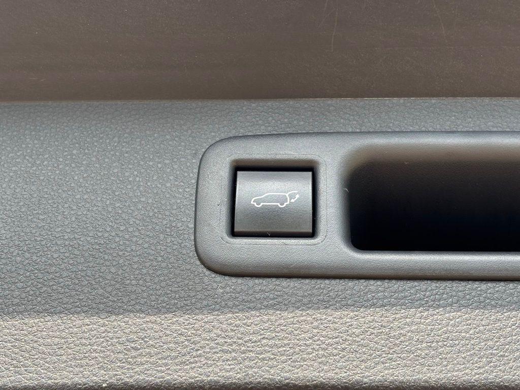 used 2023 Toyota Highlander car, priced at $33,759