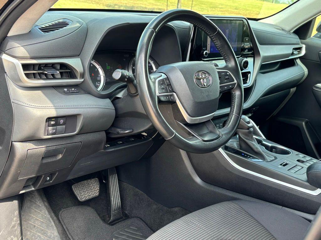 used 2023 Toyota Highlander car, priced at $31,311