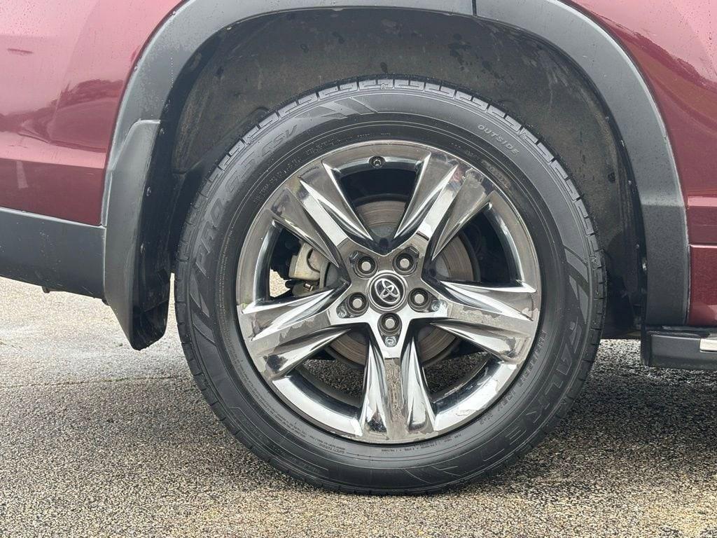 used 2019 Toyota Highlander Hybrid car, priced at $27,672