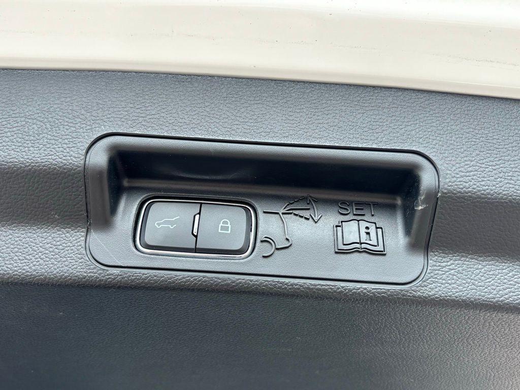 used 2023 Ford Explorer car, priced at $31,636