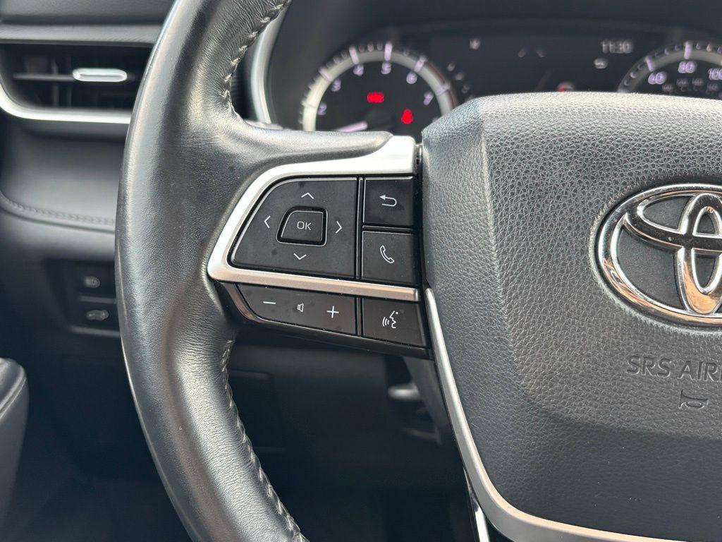 used 2023 Toyota Highlander car, priced at $35,754