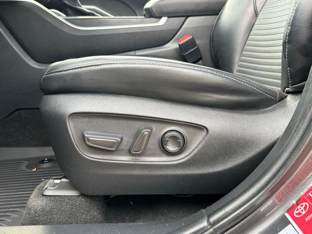 used 2023 Toyota Highlander car, priced at $35,754