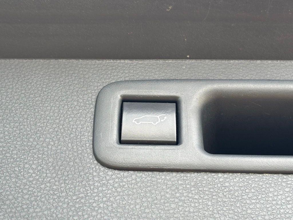 used 2023 Toyota Highlander car, priced at $35,754