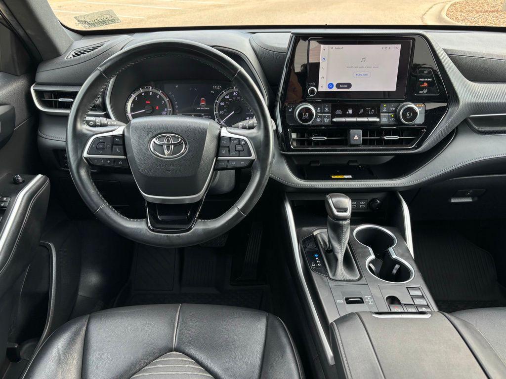 used 2023 Toyota Highlander car, priced at $35,754