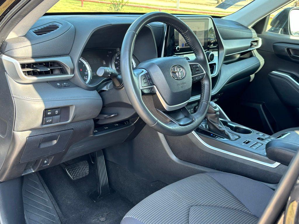 used 2024 Toyota Highlander car, priced at $36,991