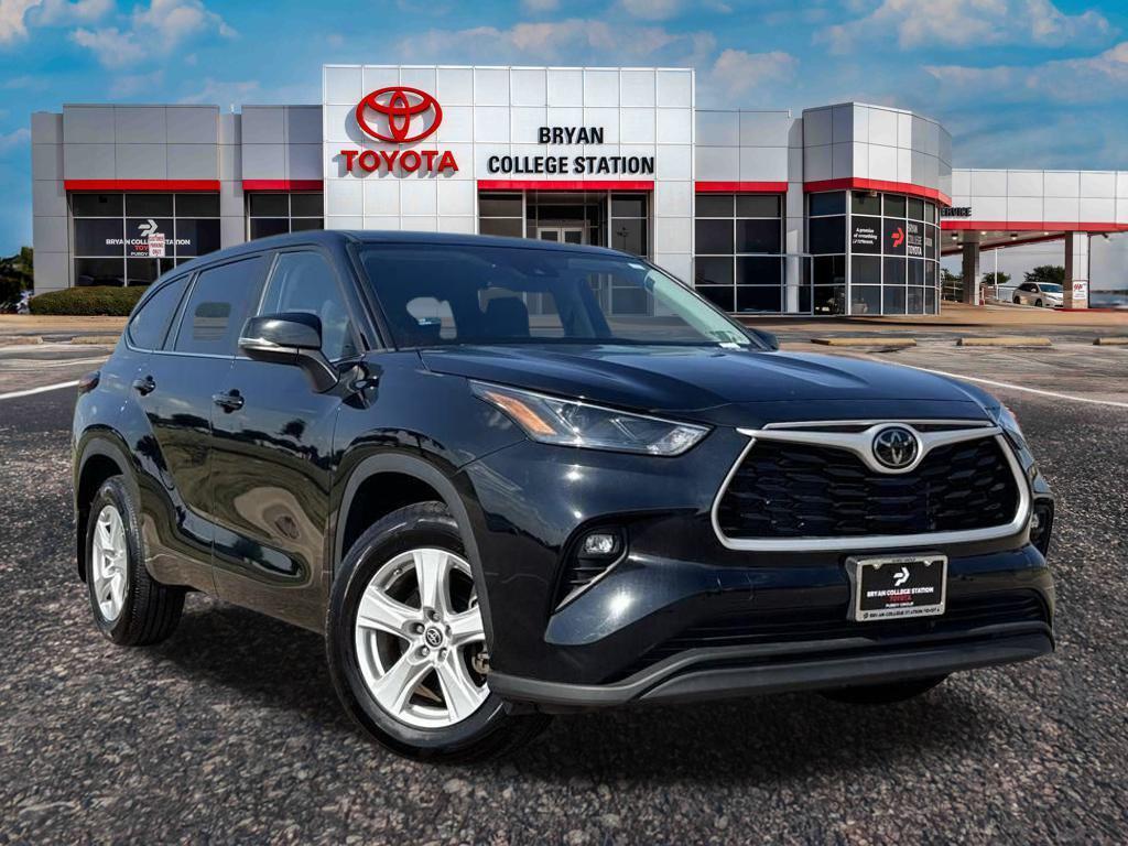 used 2024 Toyota Highlander car, priced at $34,552