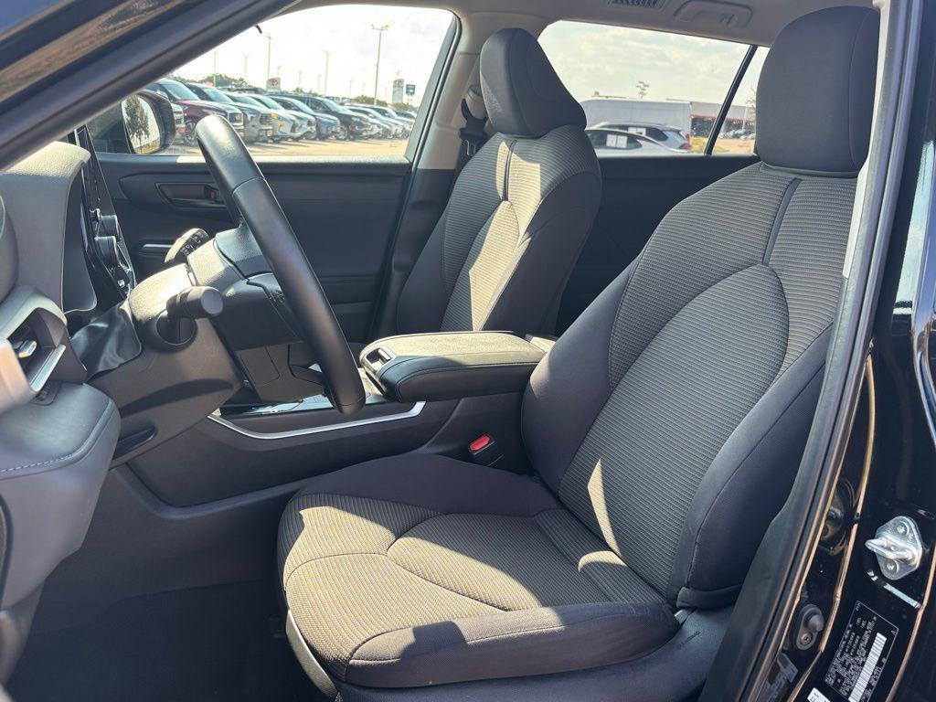 used 2024 Toyota Highlander car, priced at $36,991