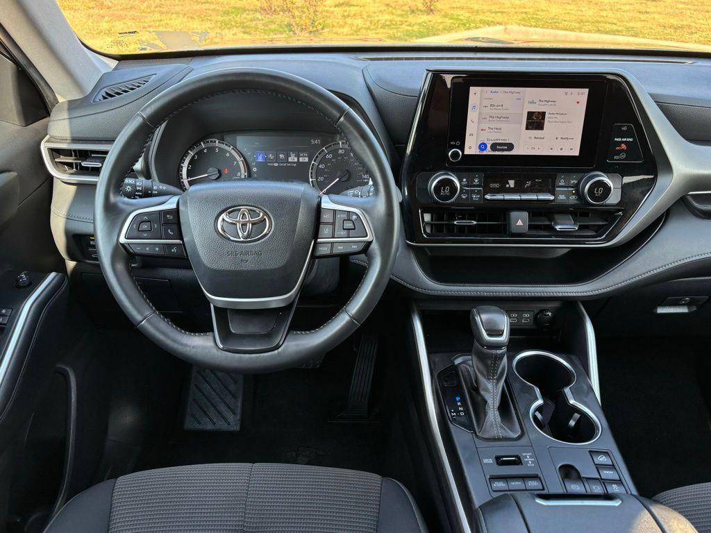 used 2024 Toyota Highlander car, priced at $34,552