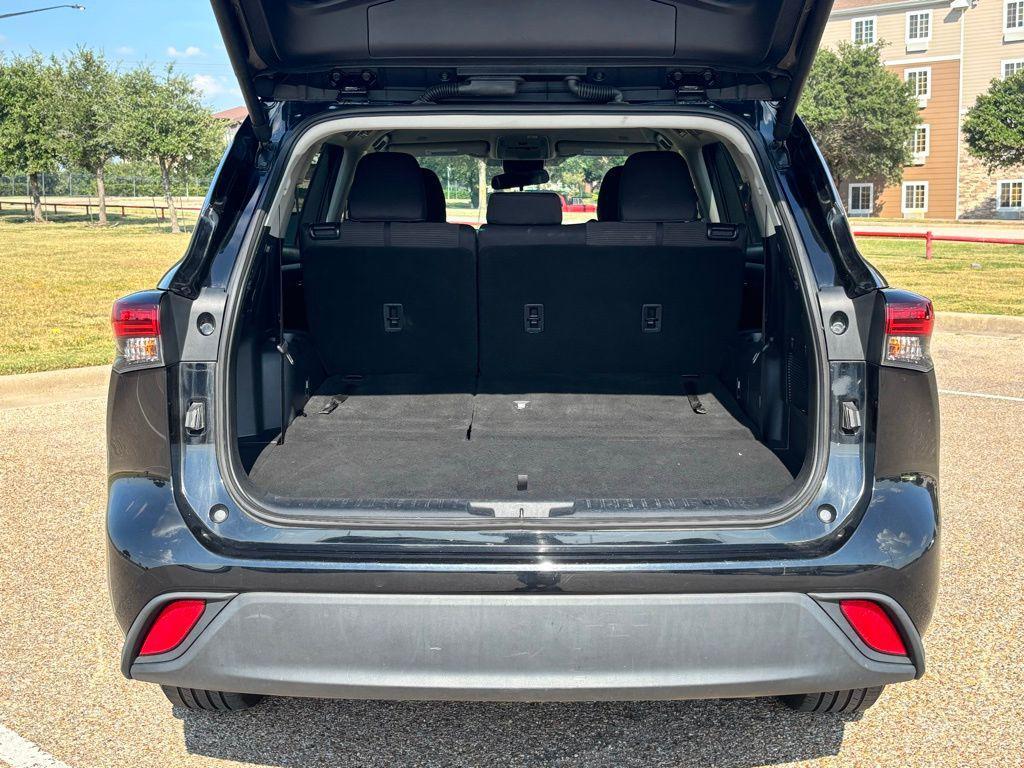 used 2024 Toyota Highlander car, priced at $36,991