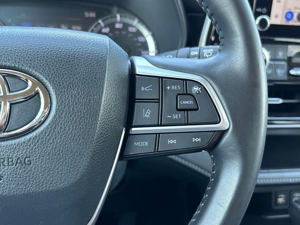 used 2024 Toyota Highlander car, priced at $34,552