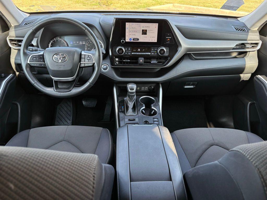 used 2024 Toyota Highlander car, priced at $34,552