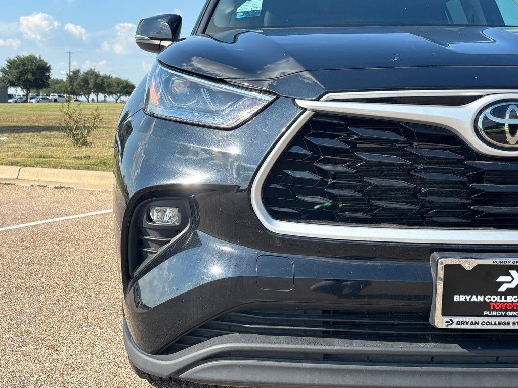 used 2024 Toyota Highlander car, priced at $34,552