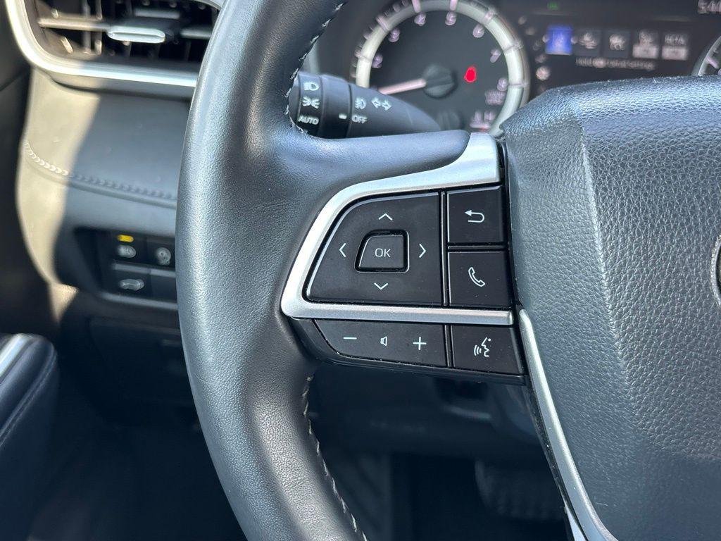 used 2024 Toyota Highlander car, priced at $36,991