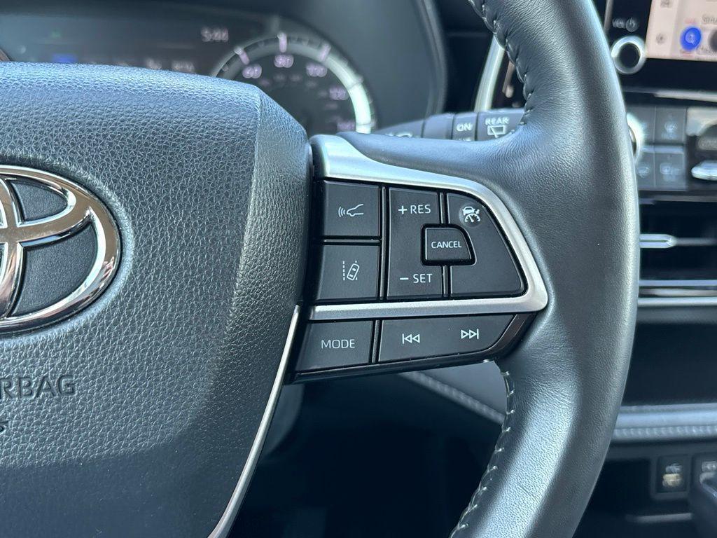 used 2024 Toyota Highlander car, priced at $36,991