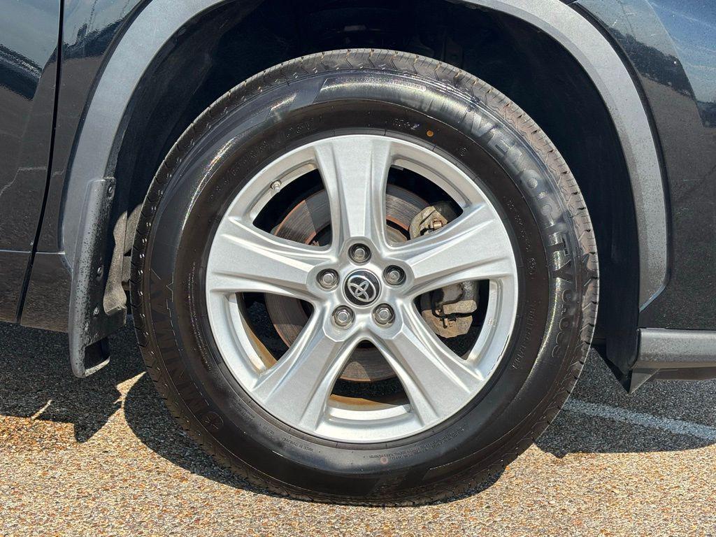 used 2024 Toyota Highlander car, priced at $36,991
