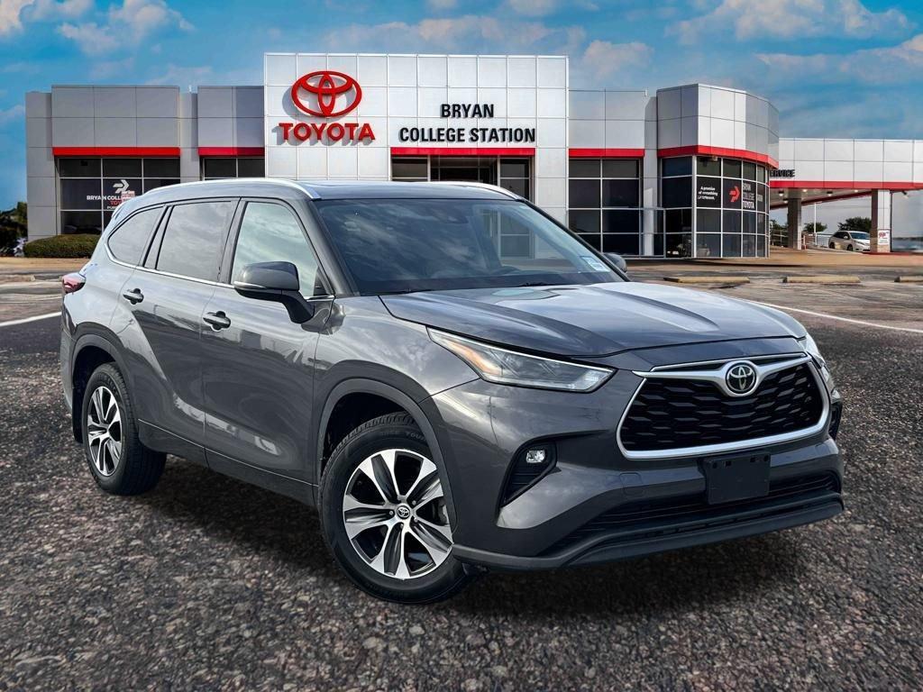 used 2021 Toyota Highlander car, priced at $29,724