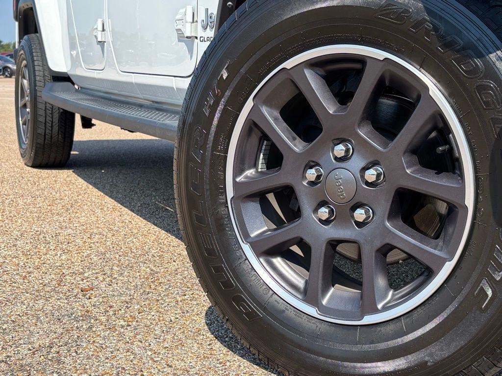 used 2022 Jeep Gladiator car, priced at $32,751
